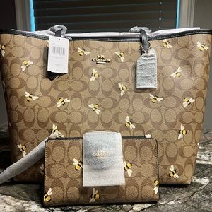 Coach NWT City Tote & Teach Wallet - Bee Print